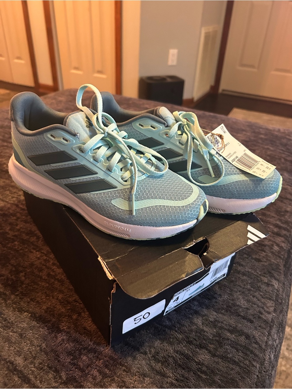 adidas NWT Women's Mint Green Athletic Running Shoes Size 6  Or Junior size 4.